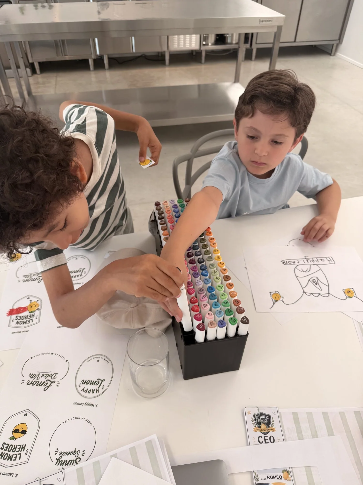 Noah and Roméo drawing their first Lemon Heroes designs with markers
